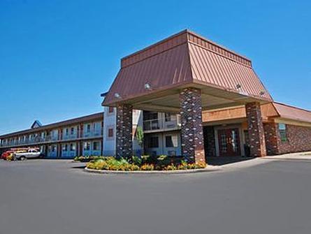 Magnuson Red Baron Hotel 3*