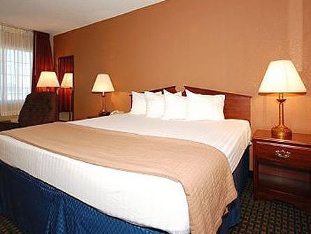 Magnuson Red Baron Hotel